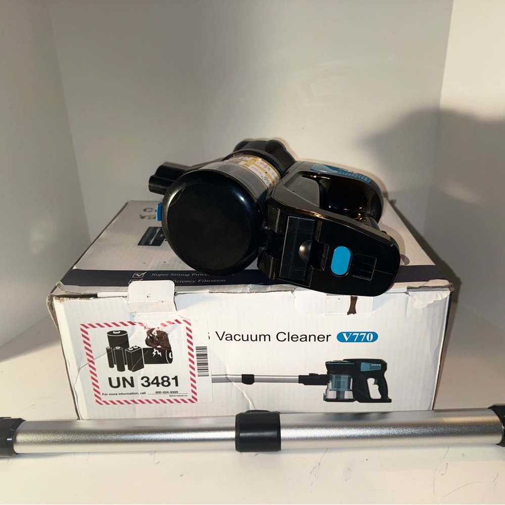 V770 Black Vacuum Cleaner